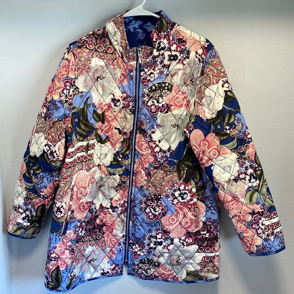 Chico’s Reversible Blue Floral-Multi-Colored Floral Quilted Jacket